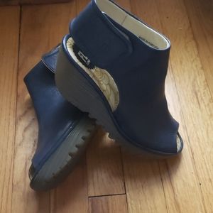 Fly London Yone Leather wedge sandal